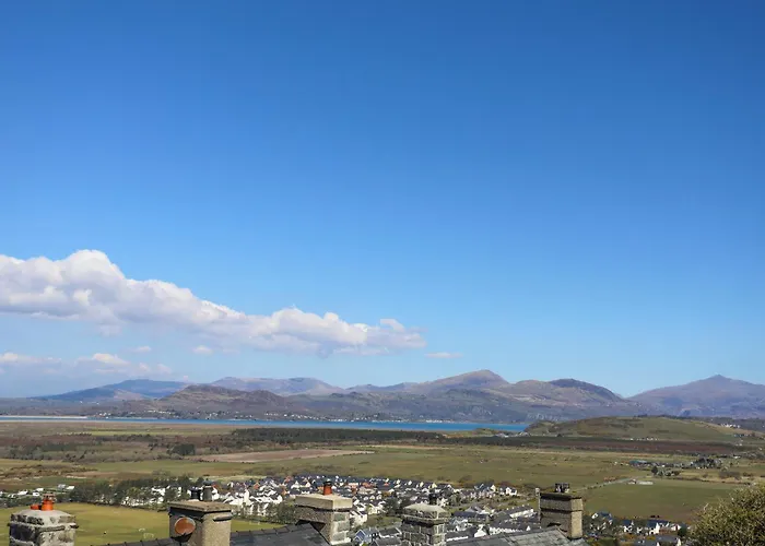 Harlech Apartments - Matholwch
