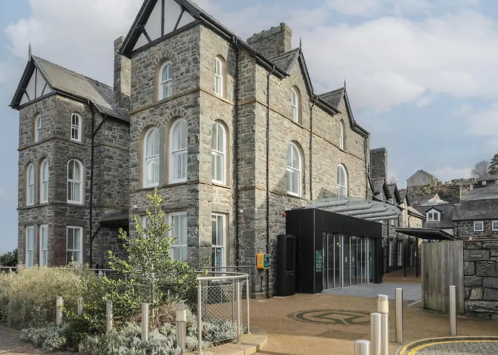 Harlech Apartments - Matholwch
